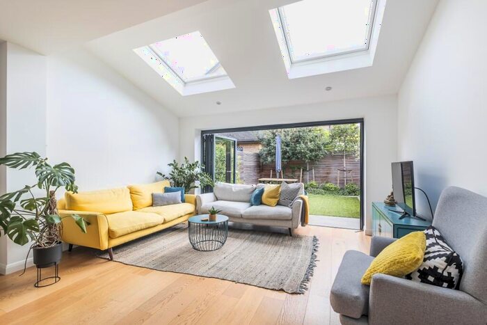 4 Bedroom Terraced House To Rent In Wycliffe Road London, SW11