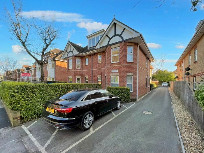 2 Bedroom Flat To Rent In Richmond Park Road, Bournemouth, BH8