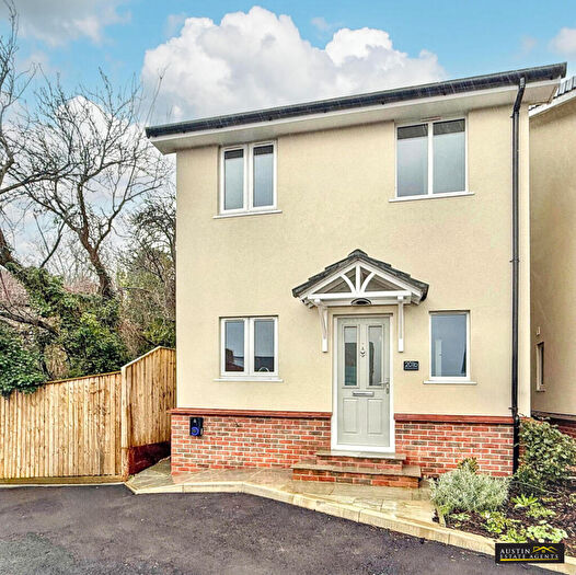 3 Bedroom Detached House For Sale In Chickerell Road, Weymouth, Dorset, DT4