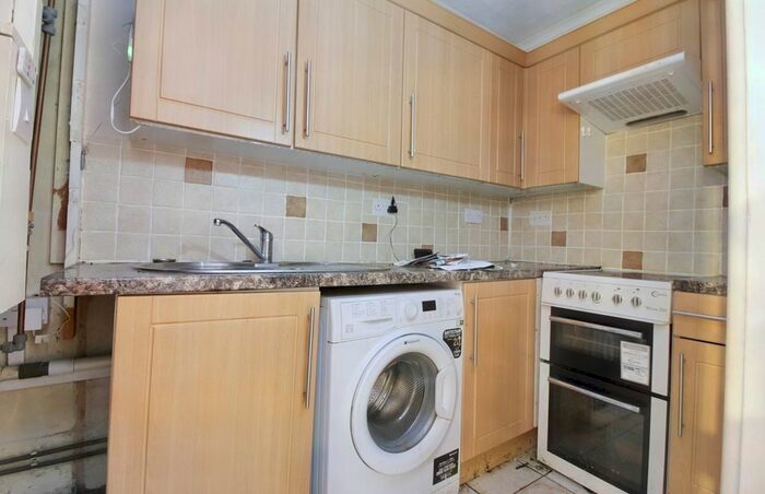1 Bedroom Flat For Sale In Flat Rotherwick Court, Alexandra Road, Farnborough, Hampshire, GU14