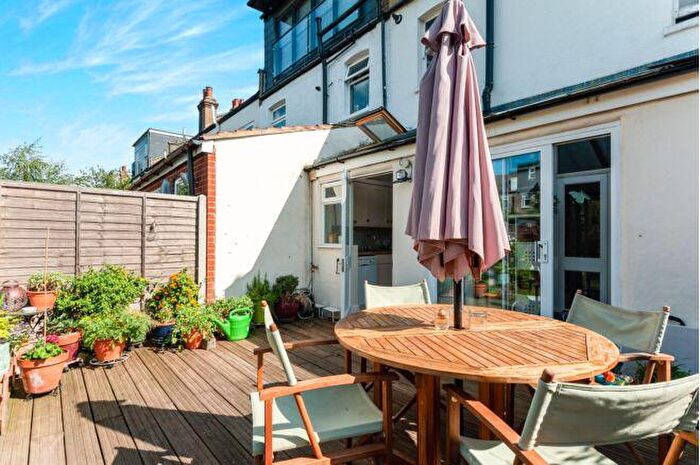 3 Bedroom Mews To Rent In Southcote Road, SE25