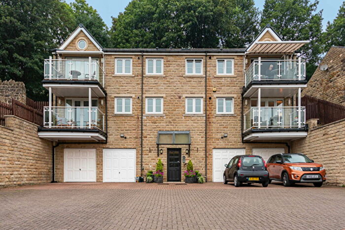 2 Bedroom Apartment For Sale In Flat Church Meadows, Ripponden, HX6