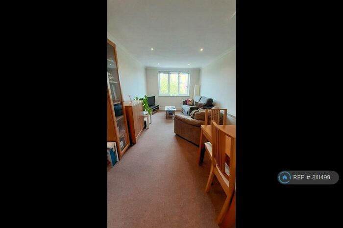 2 Bedroom Flat To Rent In Botany Lodge, Stevenage, SG1
