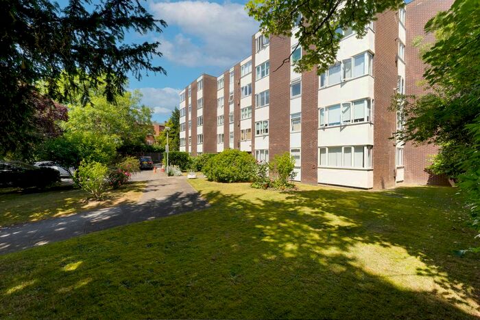2 Bedroom Flat To Rent In Craigside, Galsworthy Road, Kingston Upon Thames, Surrey, KT2
