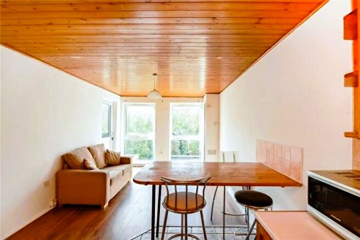 2 Bedroom Flat To Rent In Elia Street, London, N1