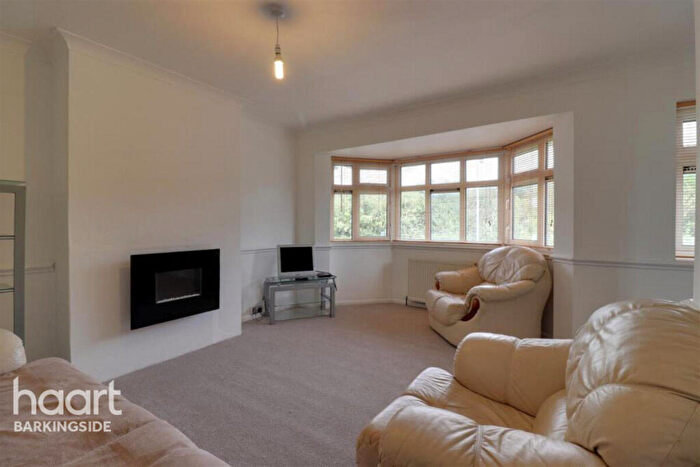 2 Bedroom Maisonette To Rent In Ravensbourne Gardens, Ilford, IG5