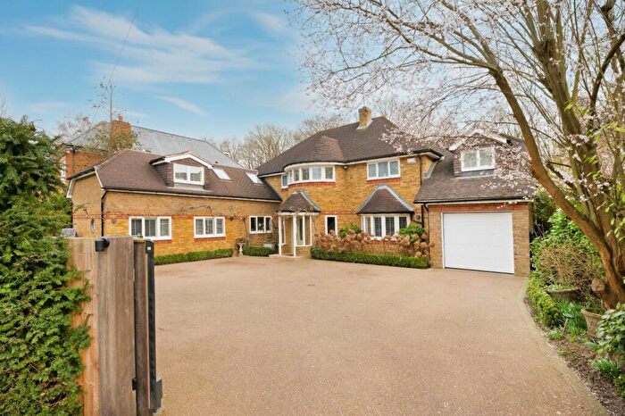 5 Bedroom Detached House For Sale In The Fairway, Weybridge, Surrey, KT13