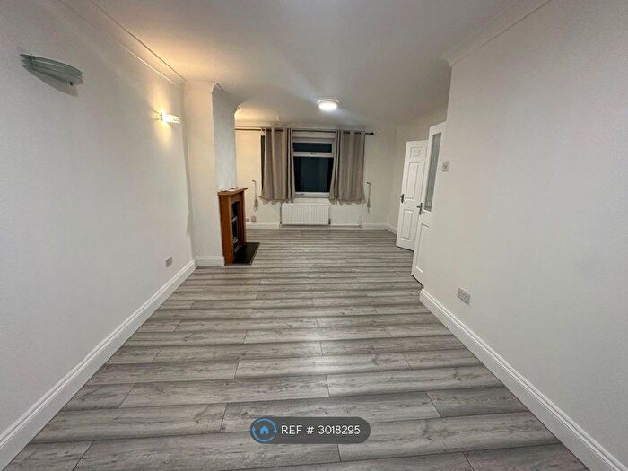 3 Bedroom Semi Detached House To Rent In Mount Road, Wolverhampton, WV4