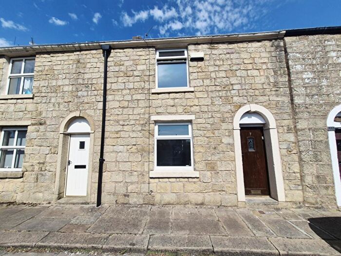 2 Bedroom House To Rent In Mile End Row, BB2