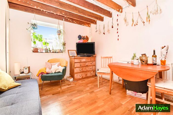 Studio To Rent In Regents Park Road, Finchley Central, N3