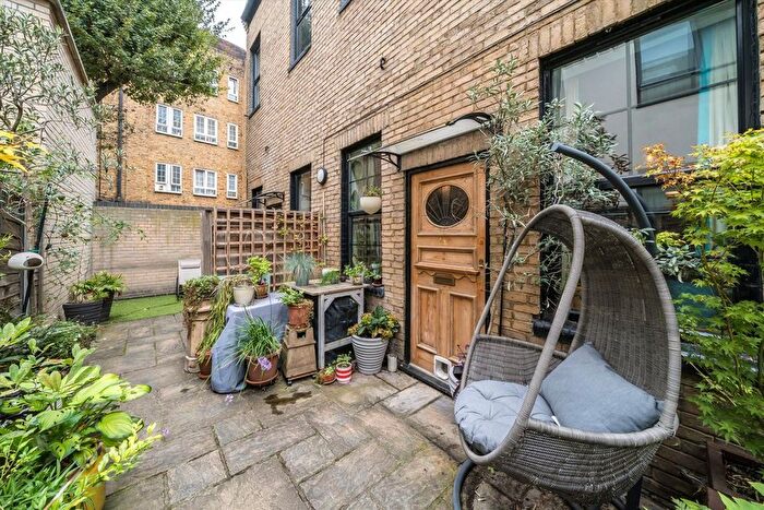 2 Bedroom Flat For Sale In Shore Road, Homerton, E9