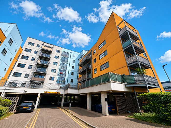 2 Bedroom Flat To Rent In Maltings Close, London, E3