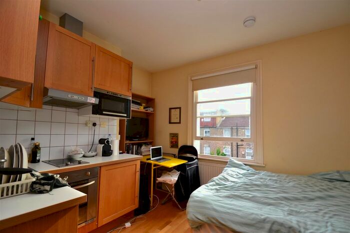 Studio To Rent In Warbeck Road, Shepherds Bush, W12