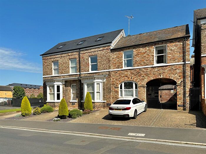 2 Bedroom Property To Rent In Fishergate, York, YO10