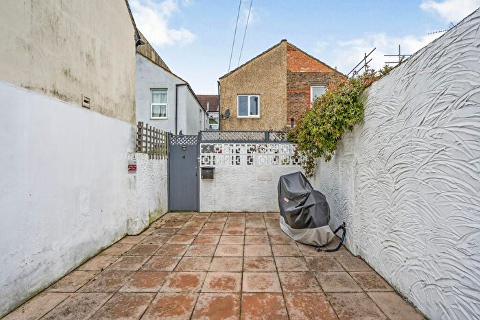 2 Bedroom House To Rent In Station Road, Copnor, PO3