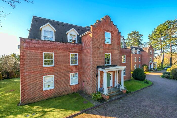 2 Bedroom Flat To Rent In Hook Heath Road, Woking, Surrey, GU22