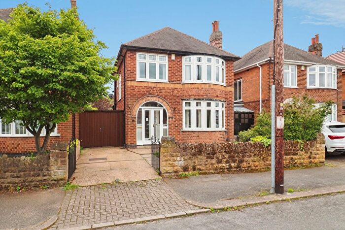 3 Bedroom Detached House For Sale In Hollinwell Avenue, Wollaton, Nottingham, NG8