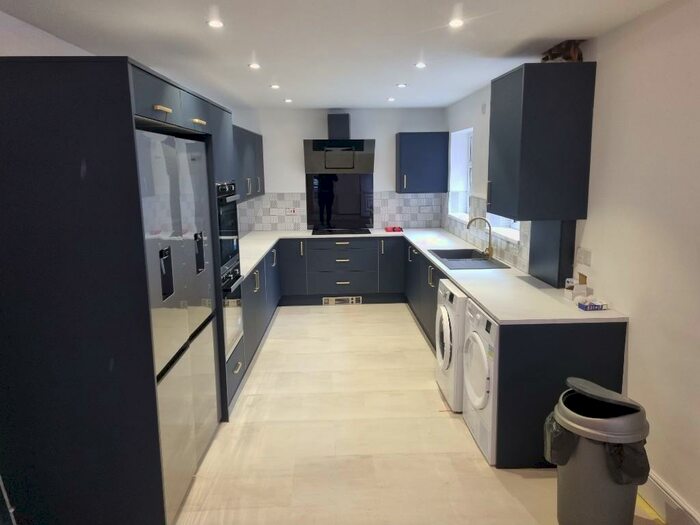 7 Bedroom Semi-Detached House To Rent In Lenton Boulevard, Nottingham, NG7