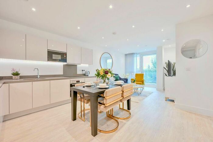 1 Bedroom Flat For Sale In Easton Lodge, Hanwell, W7