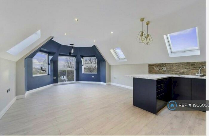 1 Bedroom Flat To Rent In Hook Road, Surbiton, KT6