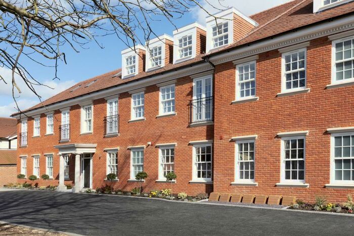 3 Bedroom Apartment To Rent In Manor Road, Chigwell, IG7