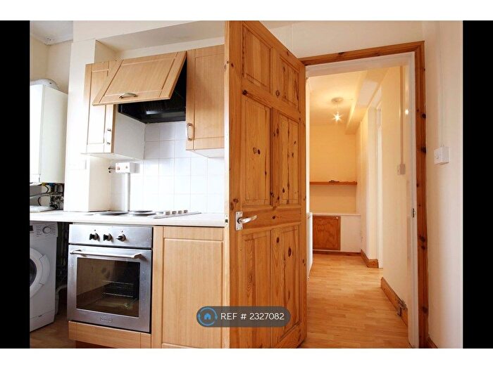 1 Bedroom Flat To Rent In Wickford Street, London, E1