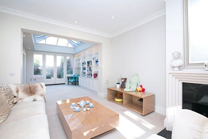 5 Bedroom Detached House To Rent In Chalmers Way, Twickenham, TW1