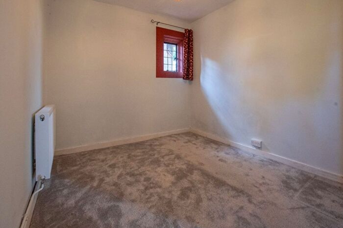 1 Bedroom Flat To Rent In Abbot Road, Benchway, GU1