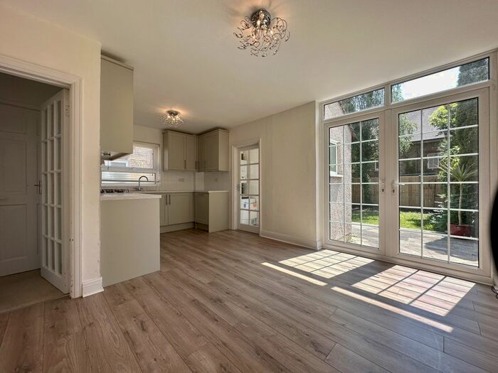 4 Bedroom Semi-Detached House To Rent In Cross Deep Gardens, Twickenham, TW1