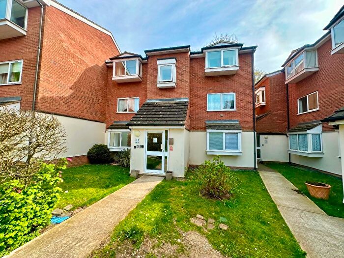 1 Bedroom Flat To Rent In Harkness Close, Romford, RM3