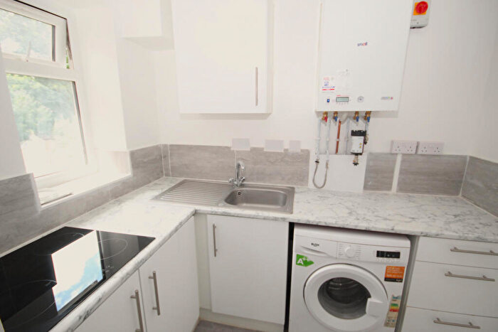1 Bedroom Flat To Rent In Park Avenue, Park Royal, Middlesex, NW10