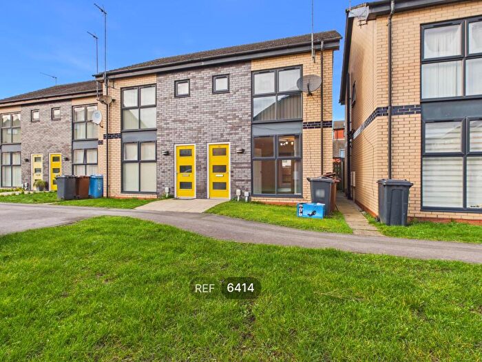 2 Bedroom Semi-Detached House To Rent In Needlers Way, Hull, HU5