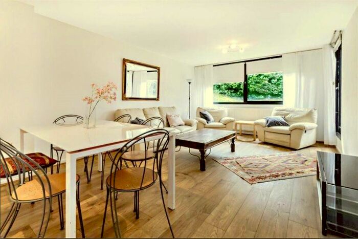 2 Bedroom Flat To Rent In Chandos Way, Wellgarth Road, London, NW11