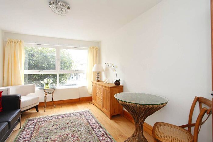 2 Bedroom Flat To Rent In St Johns Wood Road, St John's Wood, London, NW8