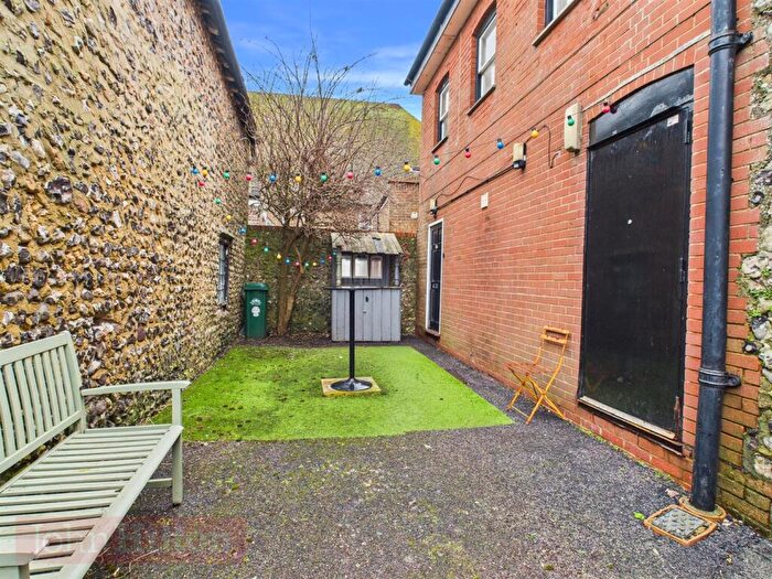 2 Bedroom Flat To Rent In High Street, Rottingdean, Brighton, BN2