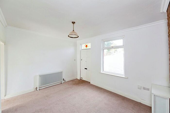 3 Bedroom End Of Terrace House For Sale In Cemetery Road, Jump, Barnsley, S74