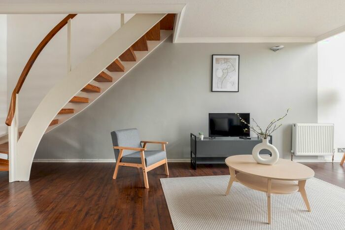 2 Bedroom Flat To Rent In Princes Court, London, SE16