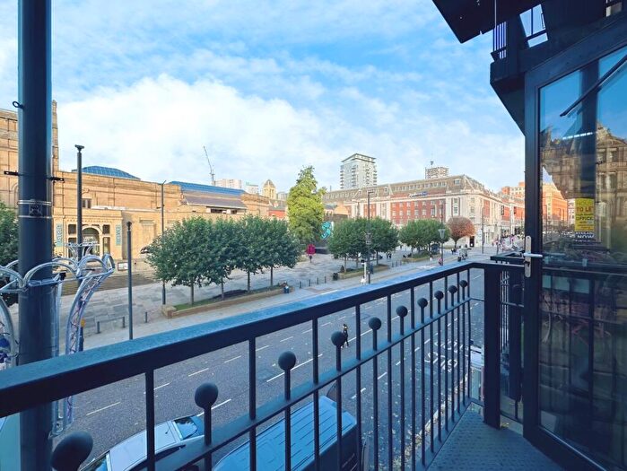 2 Bedroom Flat To Rent In The Headrow, Leeds, West Yorkshire, LS1