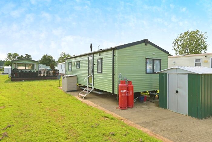 2 Bedroom Mobile Home For Sale In Crow Lane, Little Billing, Northampton, Northamptonshire, NN3