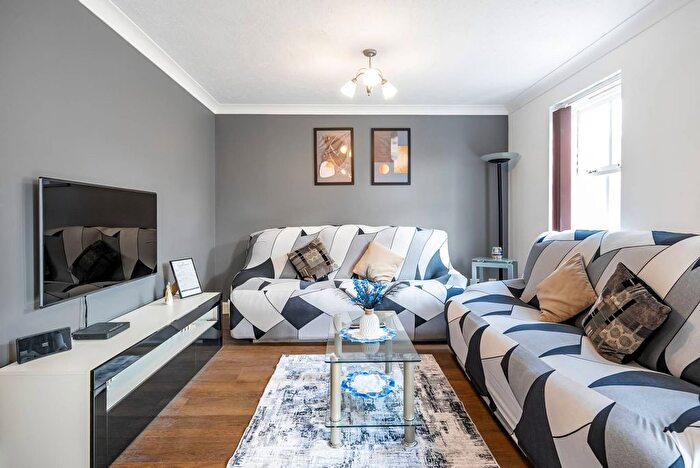 4 Bedroom Property To Rent In Silbury Avenue, Colliers Wood, Mitcham, CR4