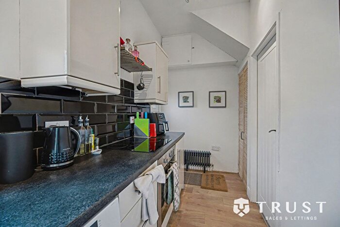 1 Bedroom Terraced House For Sale In Pyenot Hall Lane, Cleckheaton, BD19