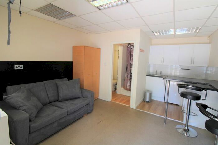 Studio To Rent In Greenford Road, Greenford, UB6