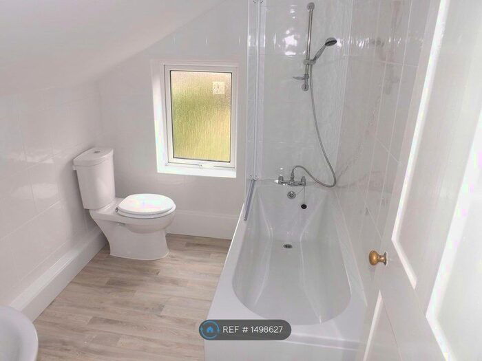 2 Bedroom Terraced House To Rent In Fenlake Road, Bedford, MK42