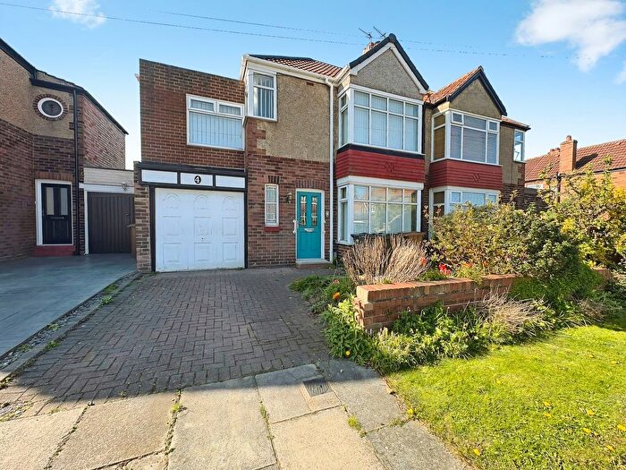 4 Bedroom Semi Detached House For Sale In Marina Drive, Whitley Bay, NE25