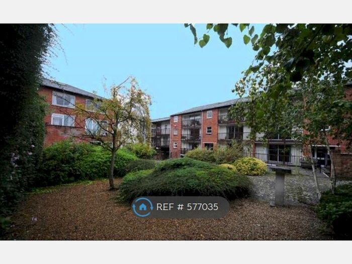 2 Bedroom Flat To Rent In High Street, Saffron Walden, CB10