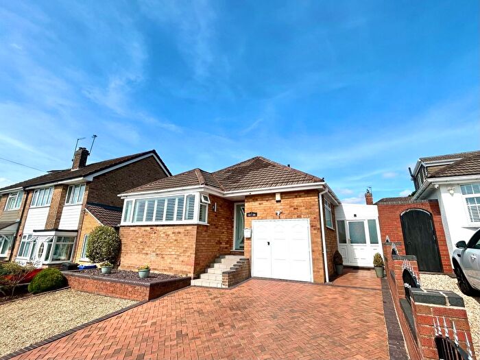 3 Bedroom Bungalow For Sale In Kipling Road, The Straits, Lower Gornal, DY3