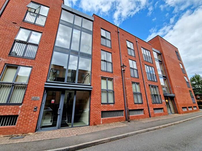 2 Bedroom Flat For Sale In Ascote Lane, Dickens Heath, Solihull, West Midlands, B90