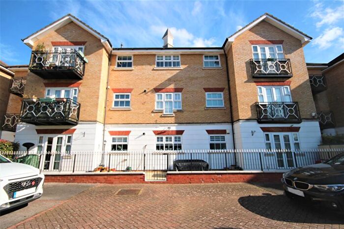 2 Bedroom Flat For Sale In Ellery House, Chase Road, Oakwood, N14