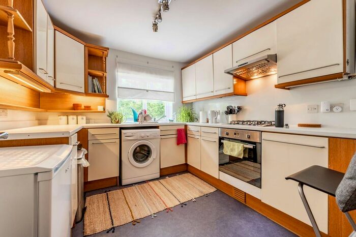 1 Bedroom Flat To Rent In Avenue Park Road, Tulse Hill, London, SE27