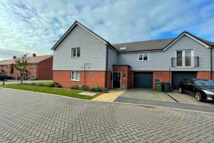 2 Bedroom Flat To Rent In Bowers Drive, Southampton SO31